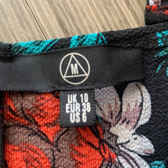 Missguided black floral mini dress, size 6, - Picture 2 of 2